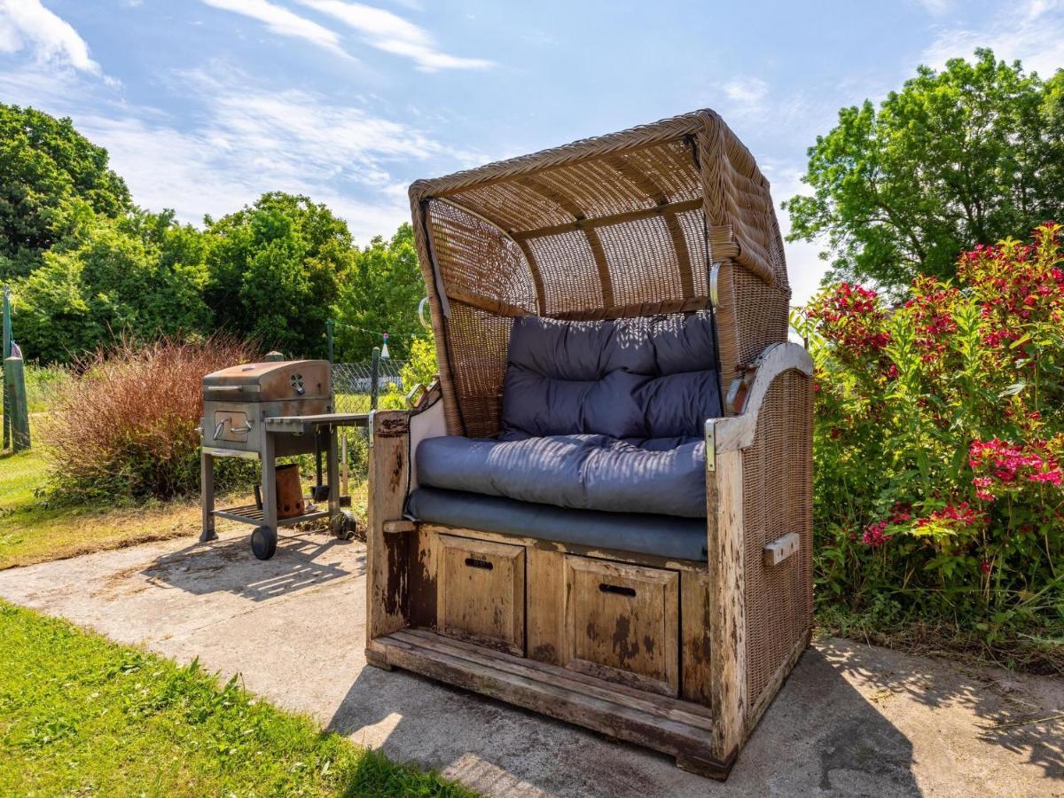 Snug Holiday Home In Divitz Spoldershagen Near Skydiving Εξωτερικό φωτογραφία