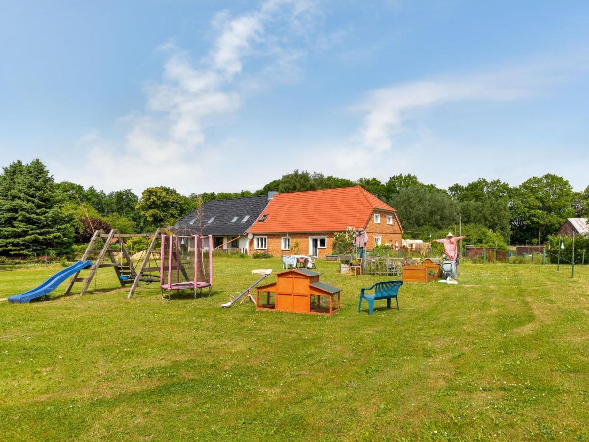 Snug Holiday Home In Divitz Spoldershagen Near Skydiving Εξωτερικό φωτογραφία